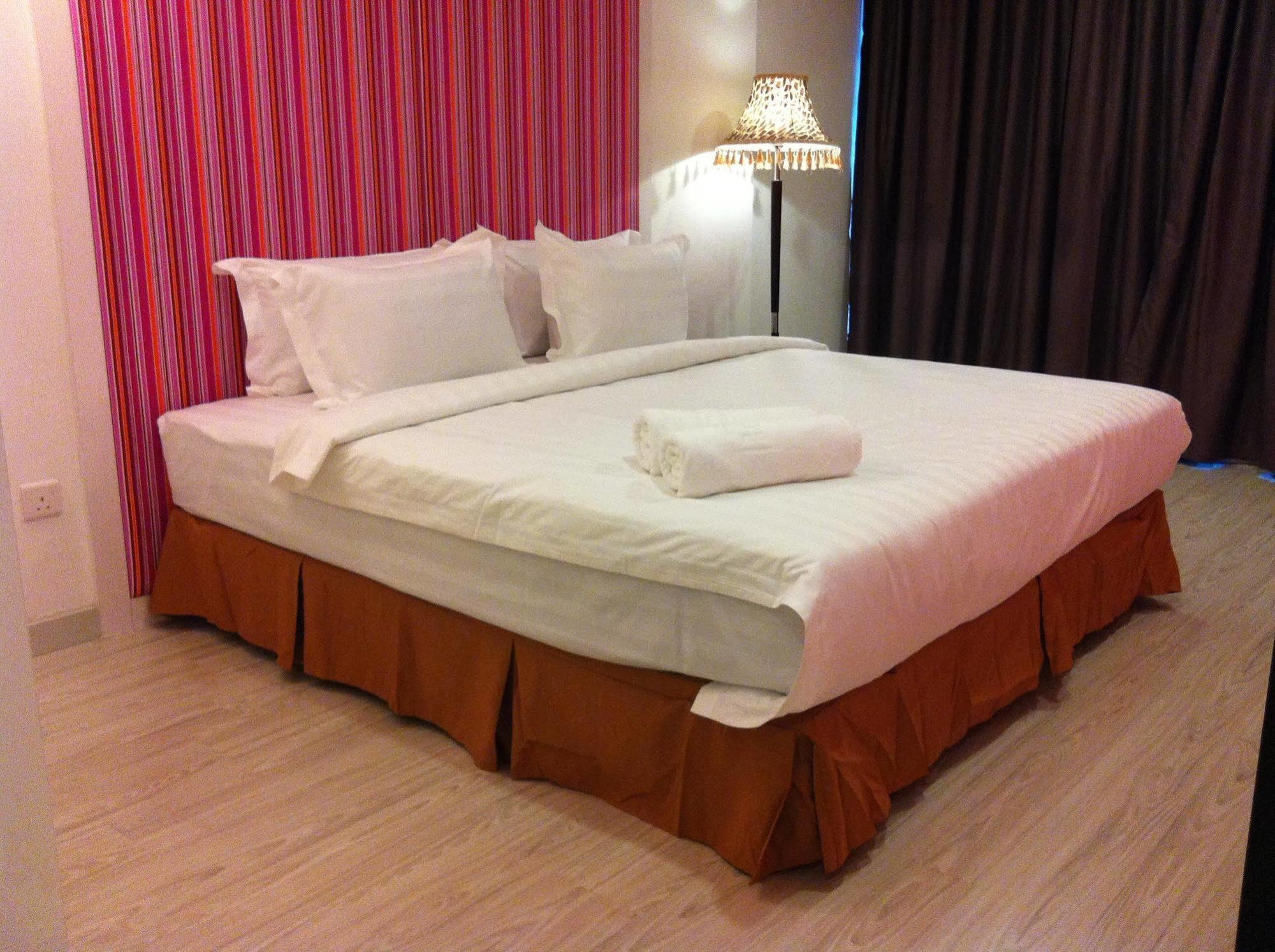 Borneo Vista Suites Hotel Кота-Кинабалу Экстерьер фото